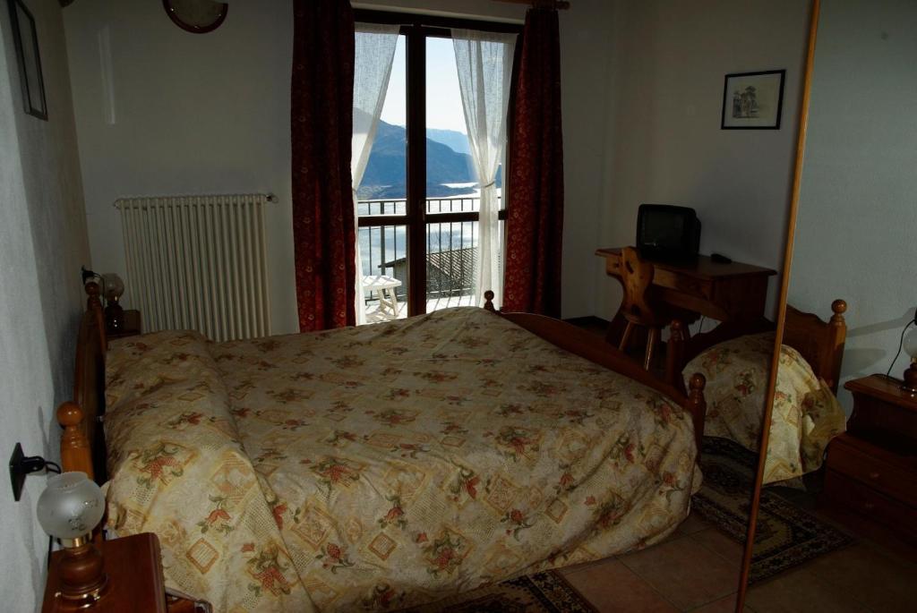 Hotel Tamola Сорико Стая снимка