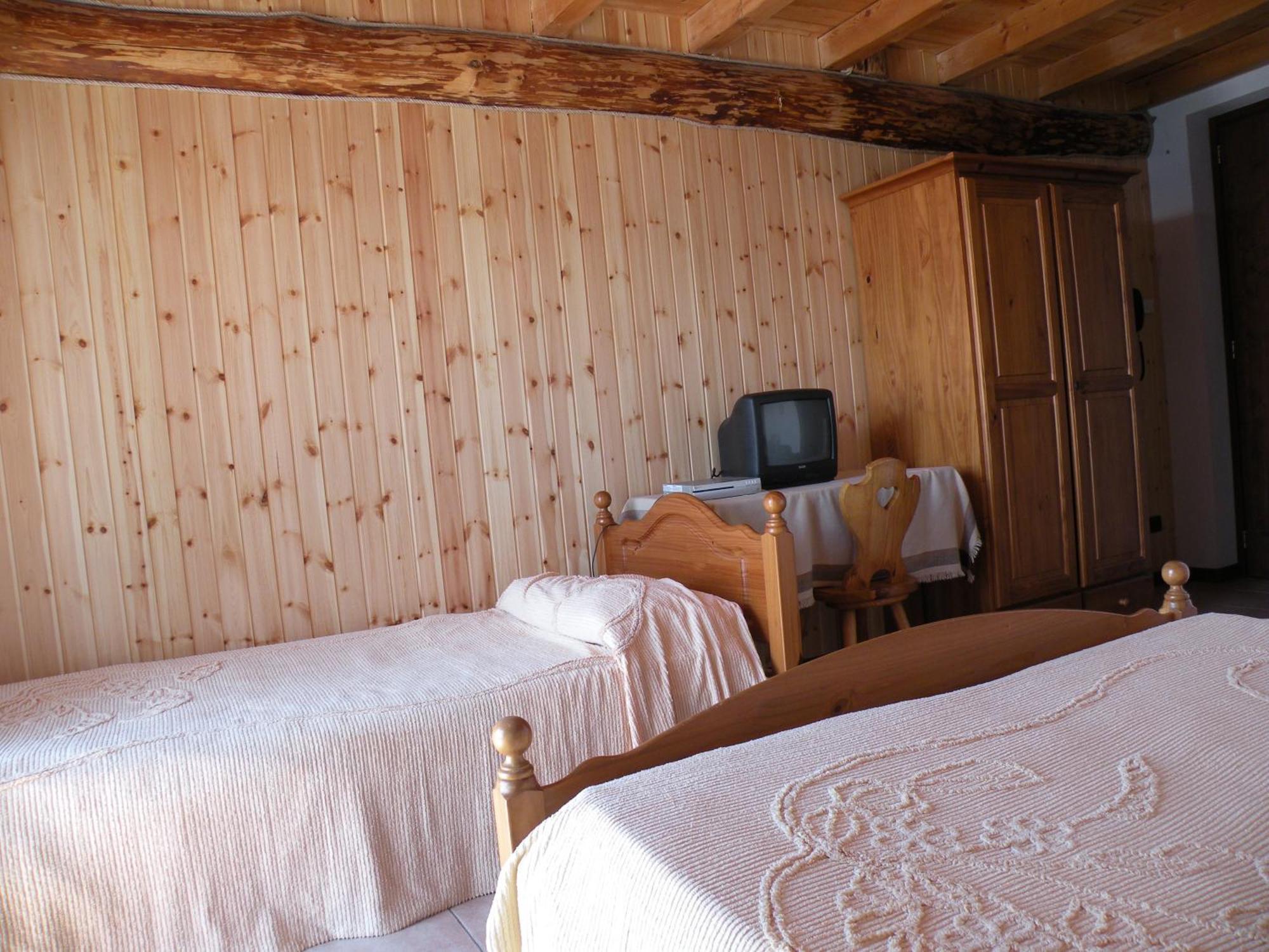 Hotel Tamola Сорико Екстериор снимка