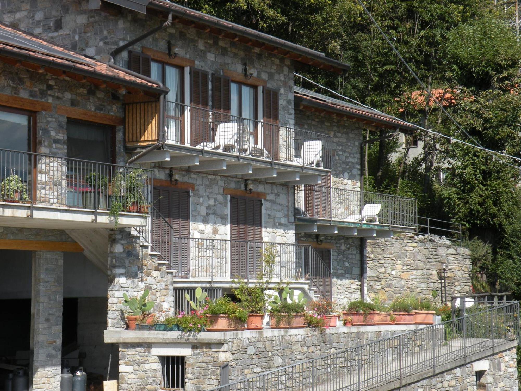 Hotel Tamola Сорико Екстериор снимка